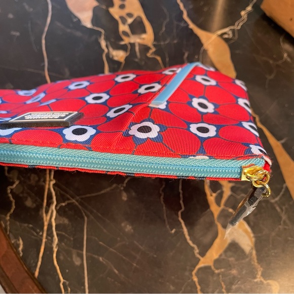 3 Multi-use Zippered Pouches Red Sporty Bag Green Vented Bag & White Classy Bag - Picture 4 of 14